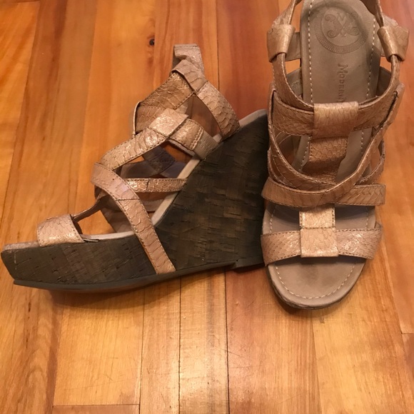 Modern Vintage Wedges 7 - Picture 2 of 4